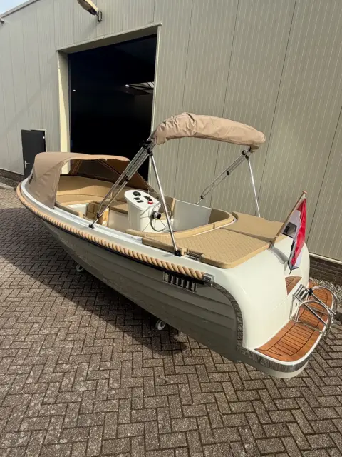 Maassloep 570 — Zaltbommel